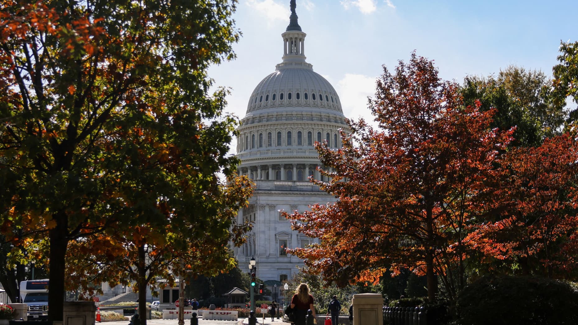 The U.S. Capitol building is framed between trees with fall foliage, weeks into the continuing U.S. government shutdown, in Washington, D.C., U.S., October 27, 2025. REUTERS/Kylie Cooper